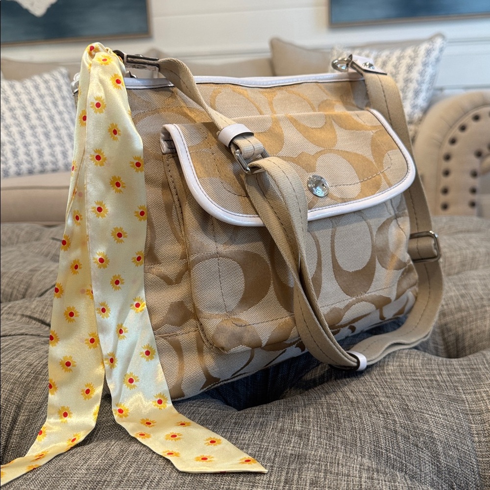 Coach Bag Daisy File Signature Jacquard Tan Crossbody - Picture 3 of 17
